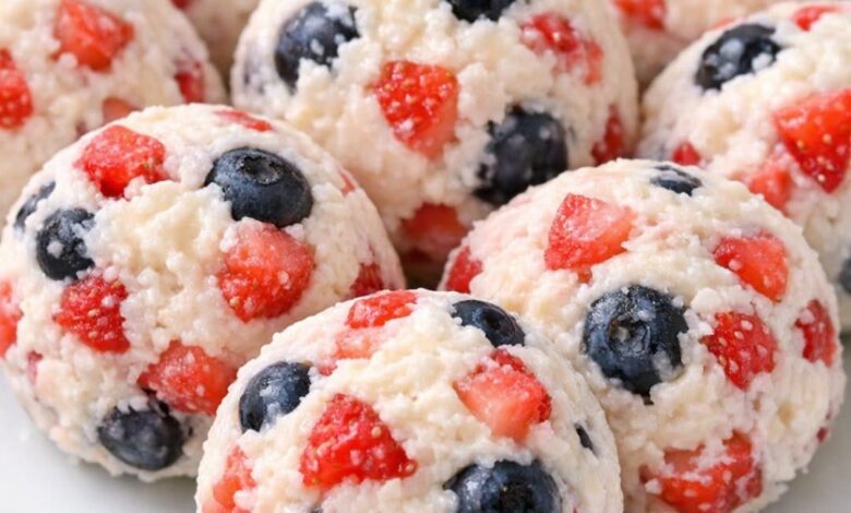Low Carb 4-Ingredient Berry Cheesecake Bombs IMG 2455