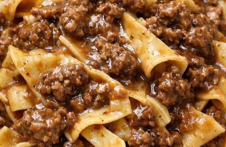 Slow Cooker 4-Ingredient Hamburger Gravy Noodles IMG 2615