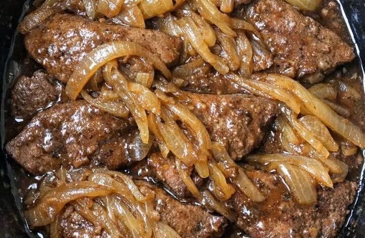 Slow Cooker 4-Ingredient Depression Era Pork Liver and Onions IMG 2858